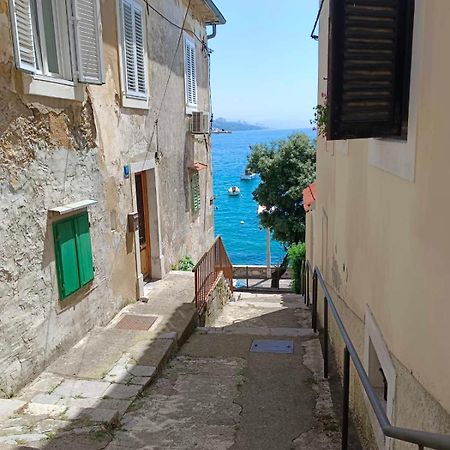 Apartment Zlatko , Ten Steps To The Sea Opatija Exteriör bild