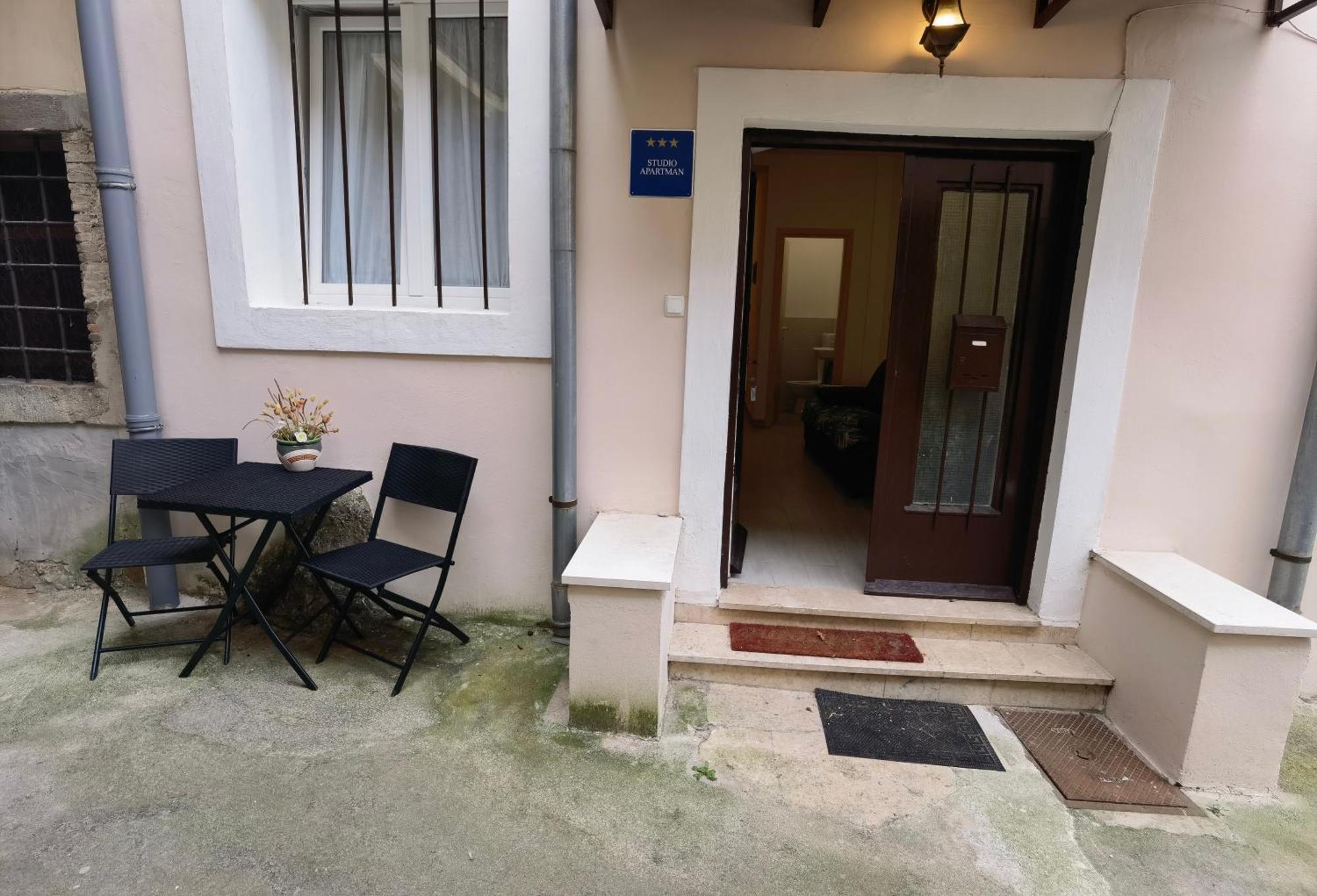 Apartment Zlatko , Ten Steps To The Sea Opatija Exteriör bild