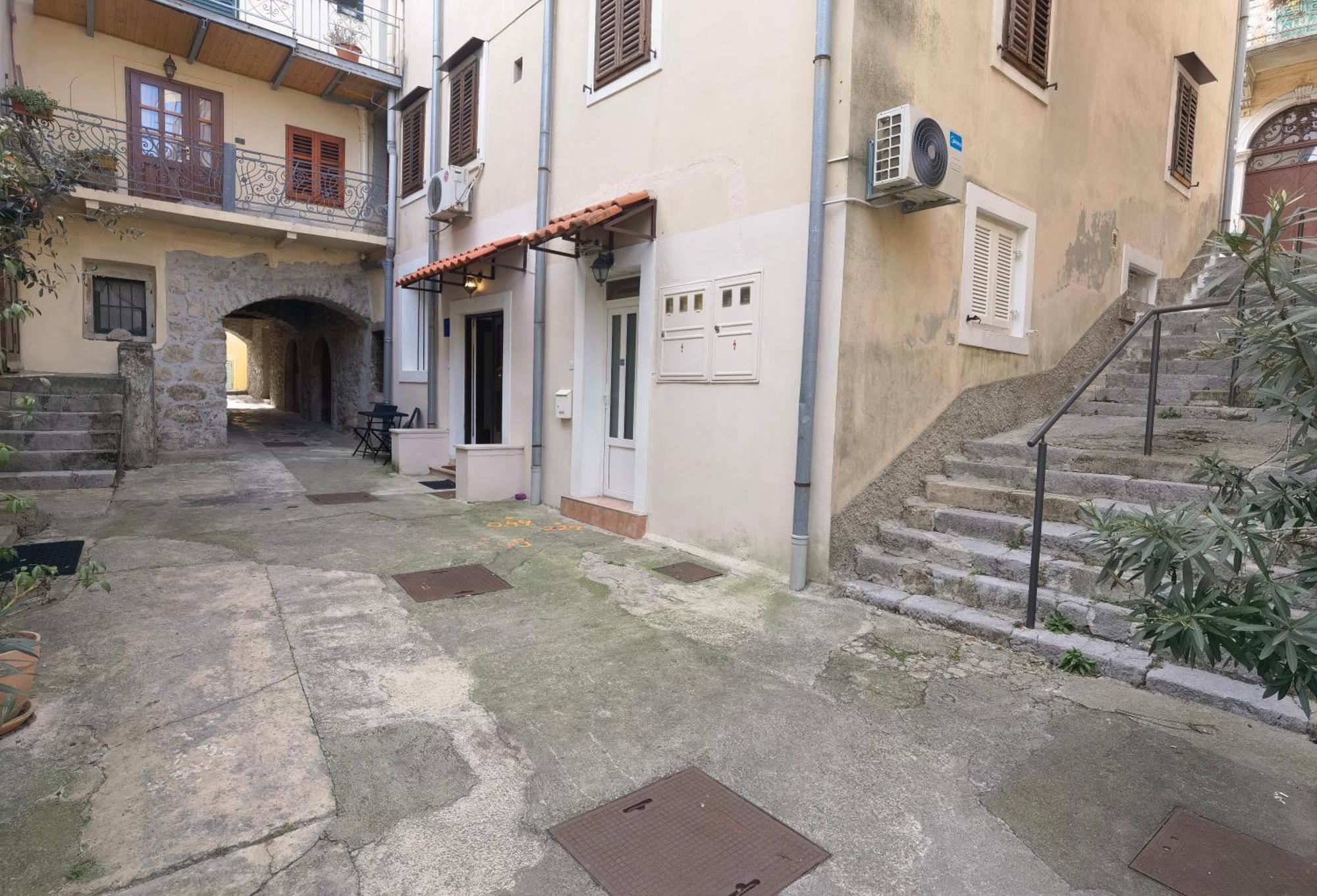 Apartment Zlatko , Ten Steps To The Sea Opatija Exteriör bild