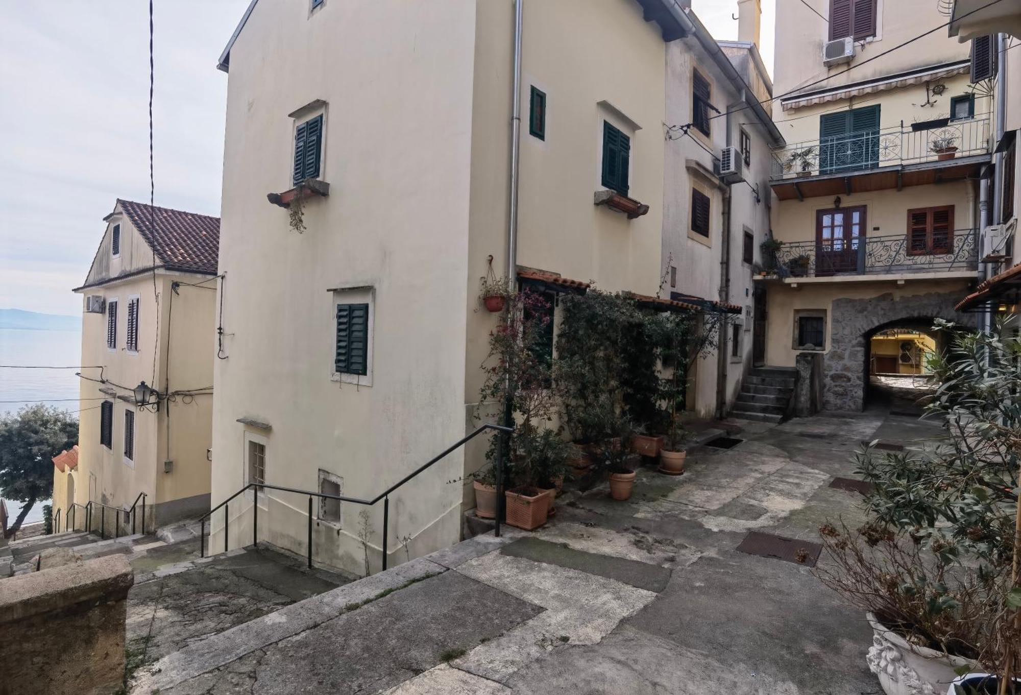 Apartment Zlatko , Ten Steps To The Sea Opatija Exteriör bild